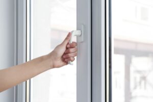 Read more about the article Winterzauber im Haus: Die Effizienz der richtigen Fensterwahl