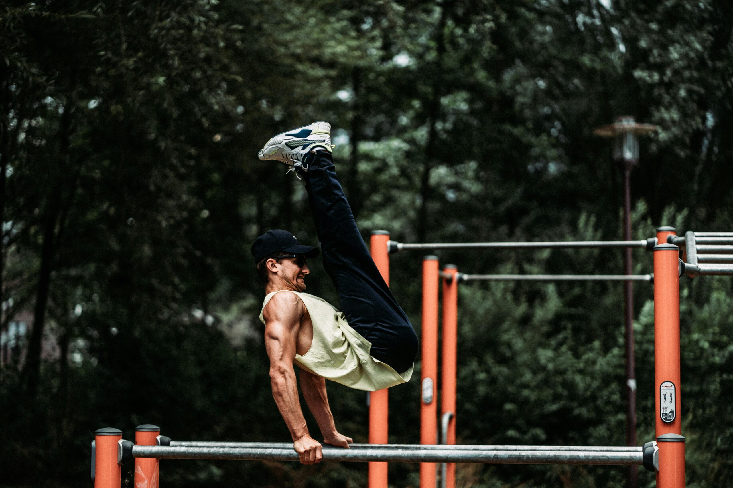 Mehr über den Artikel erfahren Fit für den Sommer: Calisthenics Skills lernen